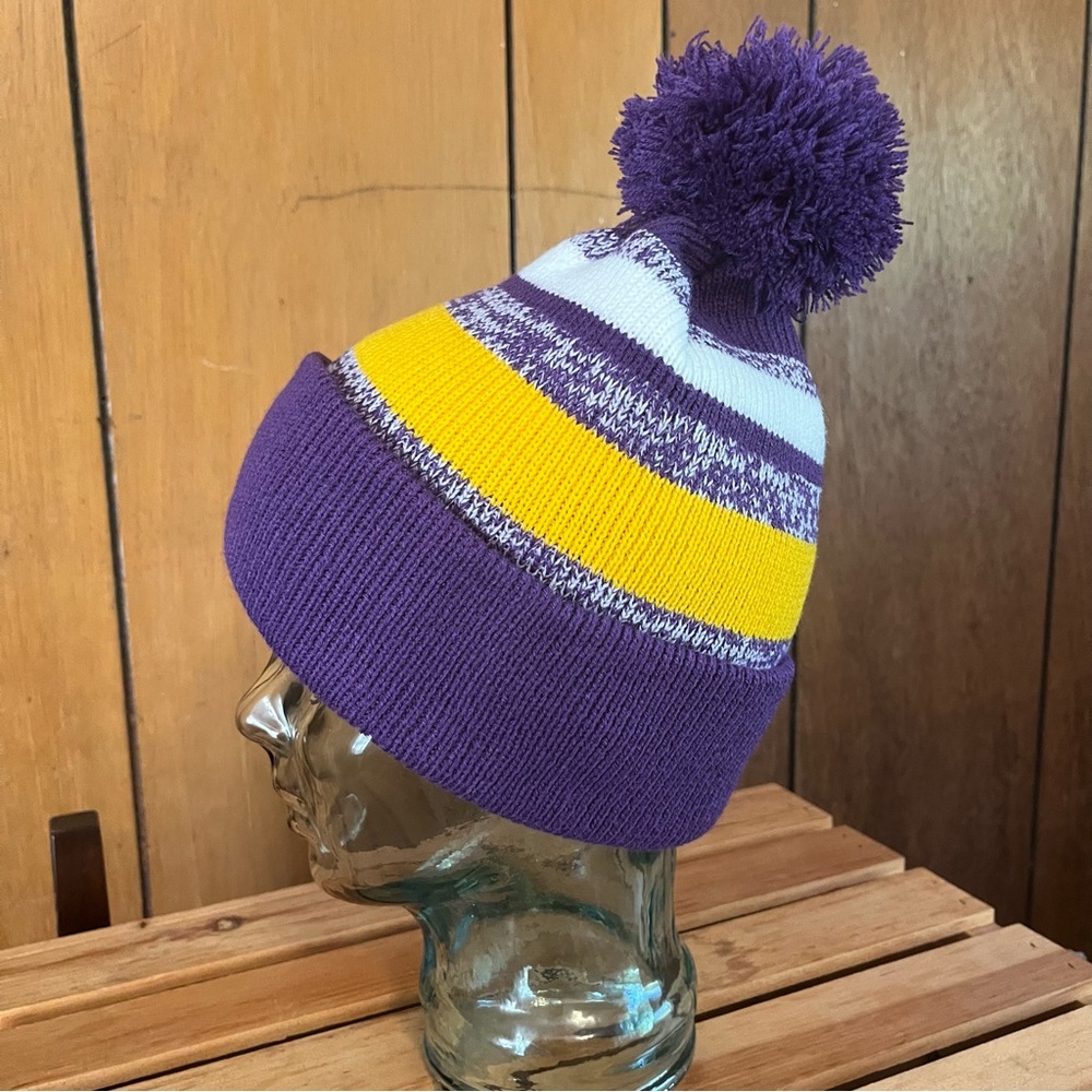 🏈🏉 Football themed Knit Hat w/ Pom Pom🏈🏉